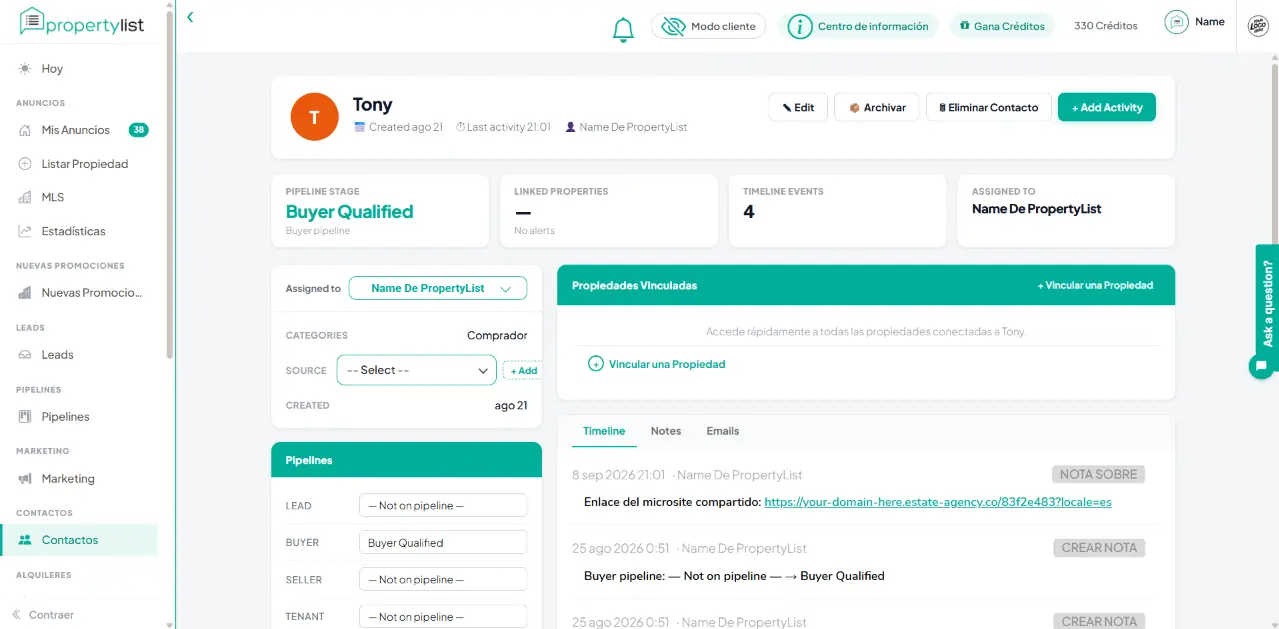 Ficha de un contacto en el CRM de PropertyList con la pestaña Timeline abierta: cabecera con el nombre y los botones Editar, Archivar y Eliminar Contacto; tarjetas de etapa del pipeline, propiedades vinculadas, eventos del timeline y agente asignado; tarjeta de datos con categoría y origen; tarjeta de pipelines por tipo de cliente; tarjeta de propiedades vinculadas; y el timeline con notas y el cambio de etapa del pipeline.