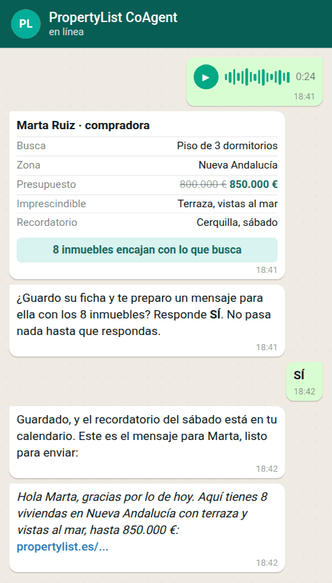 Una conversación de WhatsApp con CoAgent, donde una nota de voz sobre una visita se convierte en una propuesta de actualización del CRM