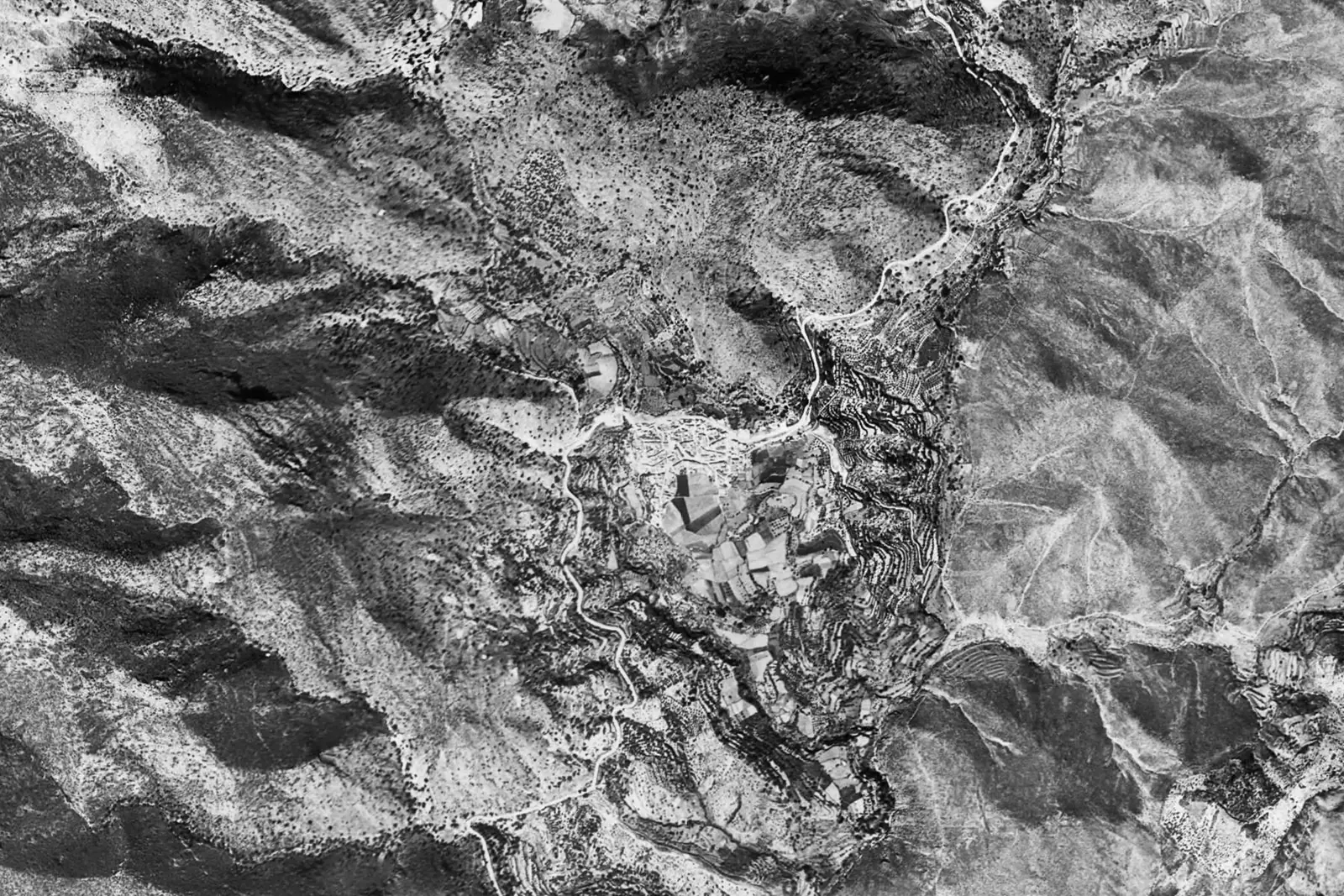 Ojén desde el aire en 1956