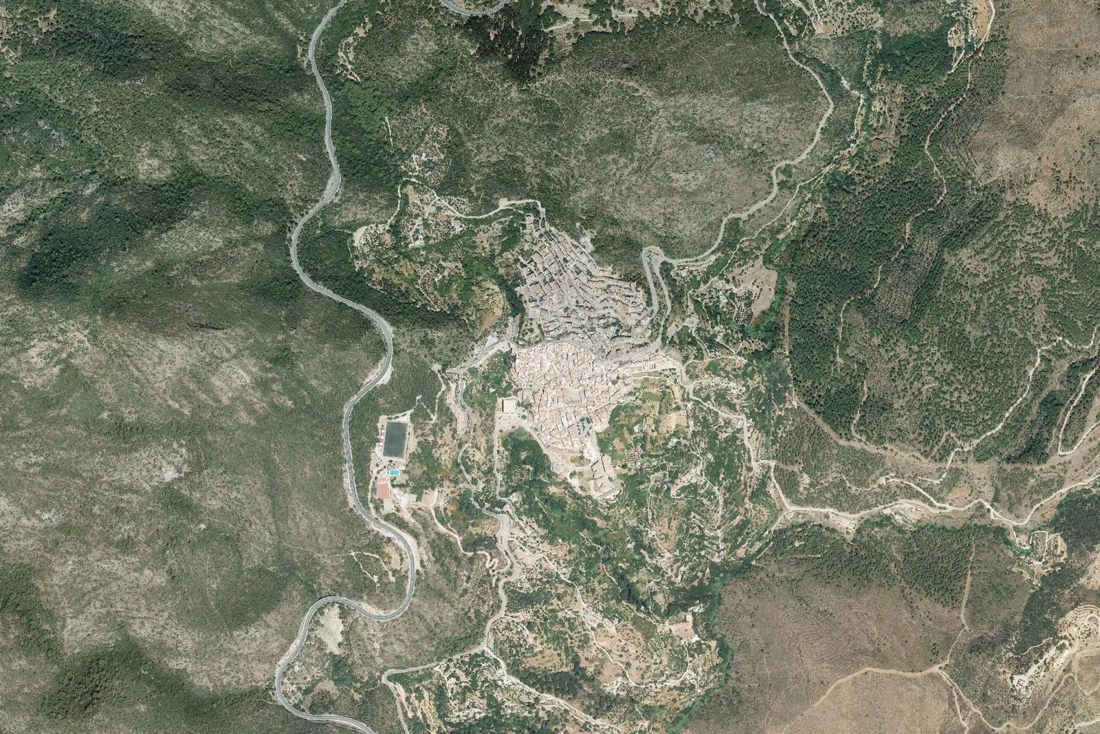 Ojén desde el aire en 2022