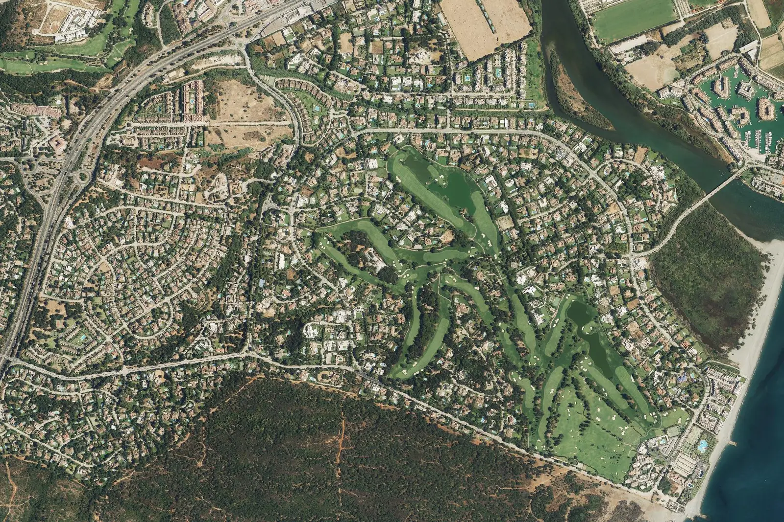 Sotogrande desde el aire en 2022